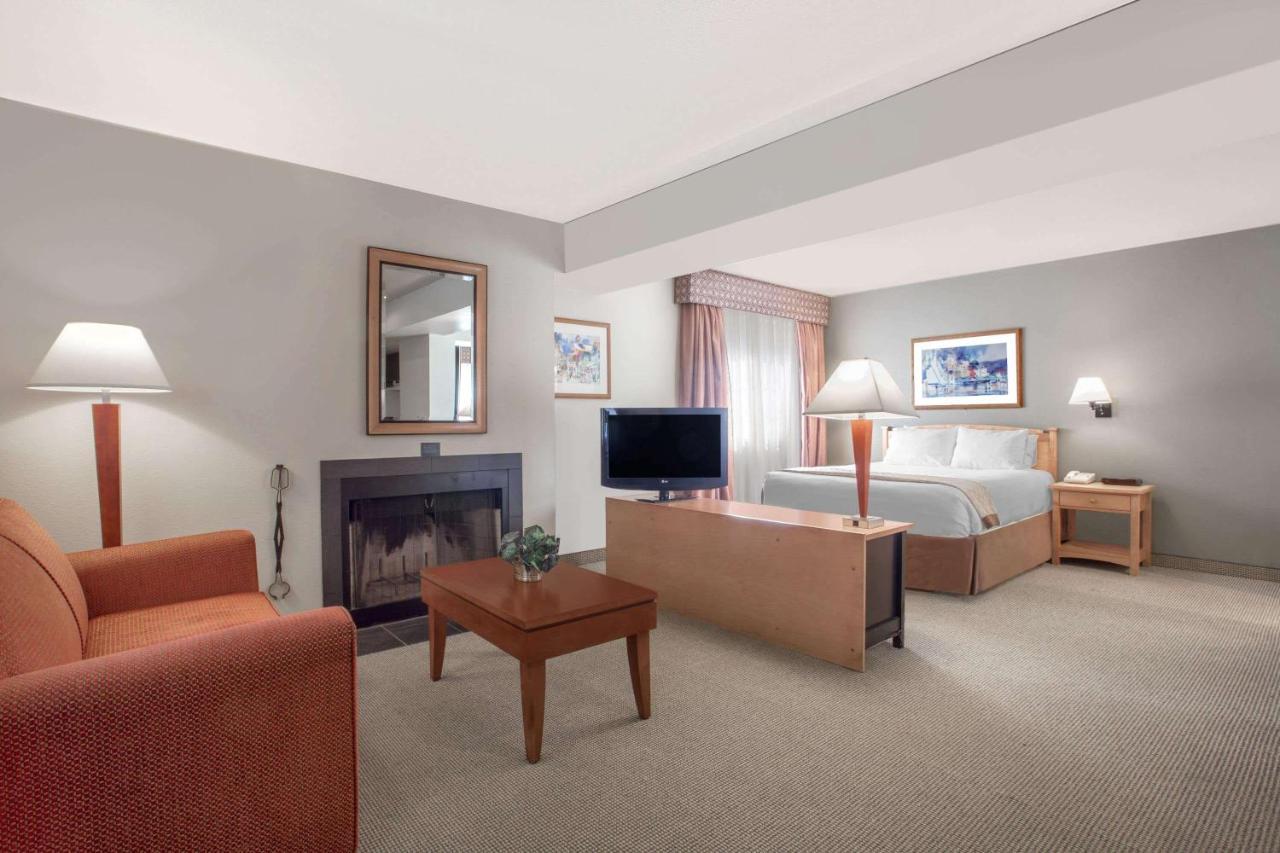 Hawthorn Suites By Wyndham Kent, Wa Exterior foto